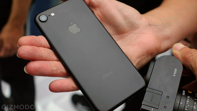Illustration for article titled iPhone 7 First Impressions: Not Just the Same Thing All Over Again